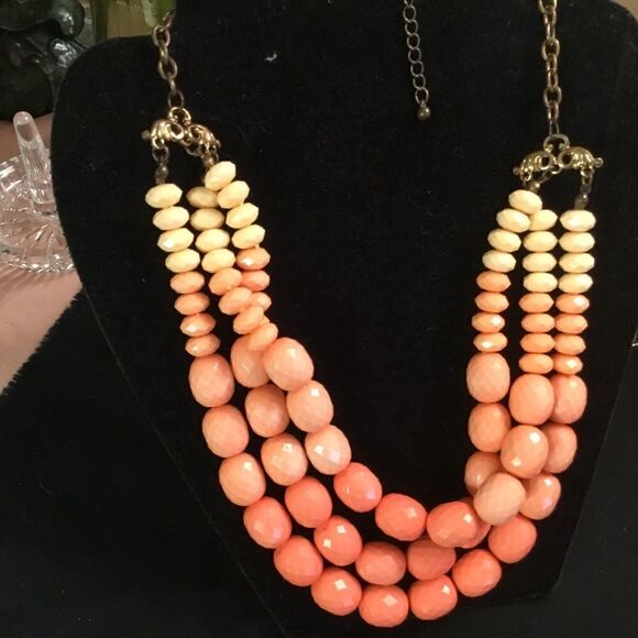 Shades of Blush to Peach Necklace With Adjuster - Picture 1 of 5